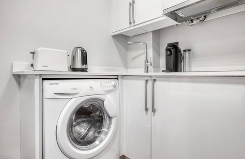 Bridge Apartment | Compact Studio Apt in the City cls to Monument & Lon. Brdg by Blueground