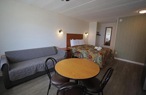 Wildwood Crest Hotel | Compass Family Resort