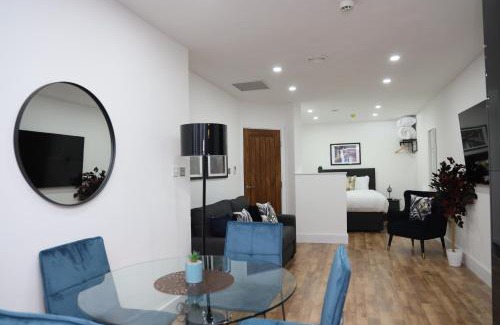 RopeWalks Apartment | Concert Square Apartments By Happy Days