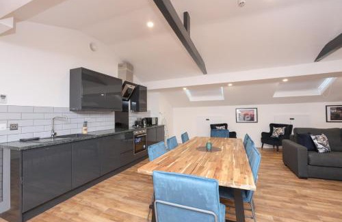 RopeWalks Apartment | Concert Square Apartments By Happy Days