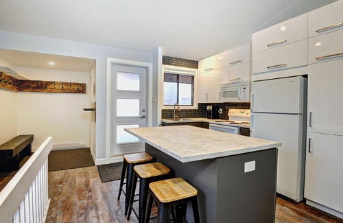 Stoneham Apartment | Condo 10 Chemin des Alpages by Les Chalets Alpins