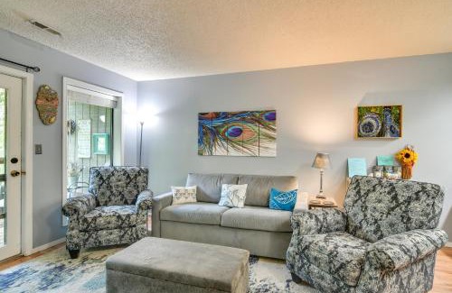 Notch Estates Apartment | Condo 2 Mi to Silver Dollar City Relax Fireside!