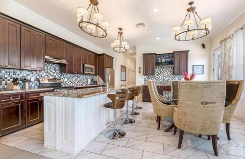 Faubourg Lafayette Condo | Condo ∙ 4 bedrooms ∙ 7 guests