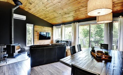Stoneham Apartment | Condo 88 Chemin des Alpages by Les Chalets Alpins