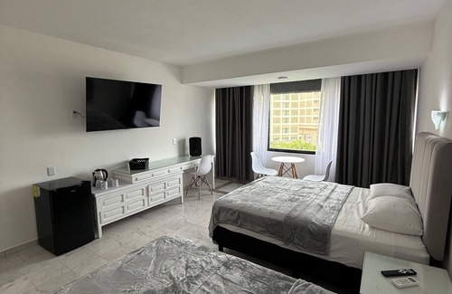 Zona Hotelera Hotel | Condo in Ocean Front Resort