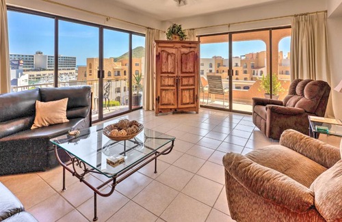 Centro Apartment | Condo in Plaza Nautica Less Than 1 Mile to The Arch!