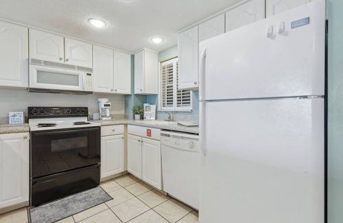 Fernandina Beach Condo | Condo with Atlantic View from Private Patio, Short Walk to the Beach by RedAwning