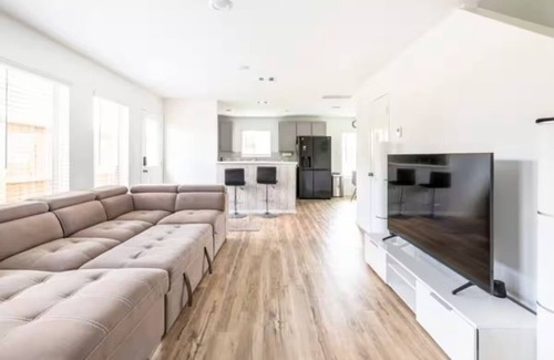 Conroe House | Conroe 4br 2.5ba w/Loft + Huge Backyard + Pets OK