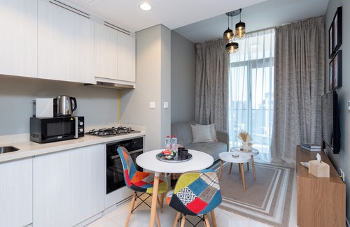 Downtown Dubai Apartment | Contemporary -1BR Zada Towers