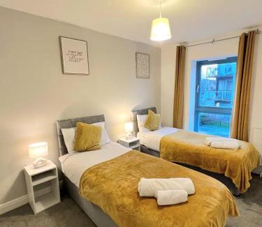 Milton Keynes House | Contractor Accommodation Specialist, 3 bedroom house with FREE Parking, Wifi & Netflix!
