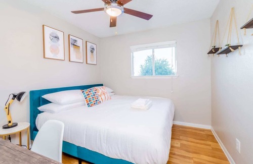 Pleasant Valley Apartment | Convenient 2BR next to Downtown w Fast WiFi + Pool