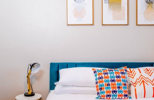 Pleasant Valley Apartment | Convenient 2BR next to Downtown w Fast WiFi + Pool