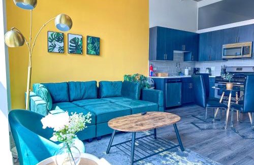 Near South Side Apartment | Convenient 2BR Suite in Prime Location with Gym Access & Optional Parking Near McCormick Place and Soldier Field