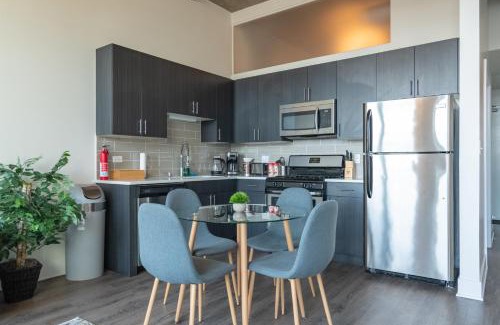 Near South Side Apartment | Convenient 2BR Suite in Prime Location with Gym Access & Optional Parking Near McCormick Place and Soldier Field