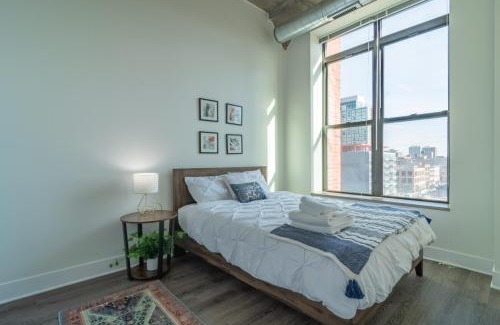 Near South Side Apartment | Convenient 2BR Suite in Prime Location with Gym Access & Optional Parking Near McCormick Place and Soldier Field