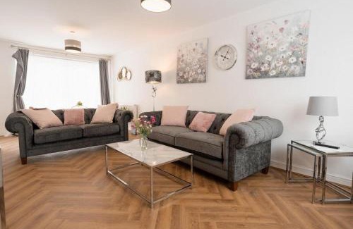 Birkenhead House | Convenient Wirral Retreat