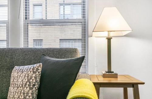 Lakeview Apartment | Conveniently Located 1BR Apartment - Marshfield E2