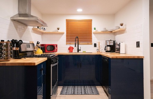 Twentynine Palms House | *Cool Coyote* 5 min to Joshua Tree NP* Pool*