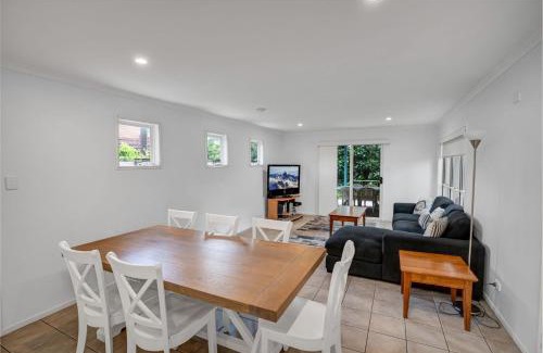 Rainbow Beach House | COOLAMAINE 1 Rainbow Beach