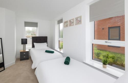 Chapeltown House | Copper Beech by Alt-Stay - 2 Bed En Suite Contractor, Corporate & Relocation Accommodation near LBA with EV Plug, Parking, King Bed, Workspace, Kitchen, Smart TV and Wi Fi - Long Stay Ready with Weekly and Monthly Rates
