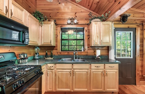 Tellico Plains Cabin | Copper Ridge Log Cabin RV/Boat/Trailer parking