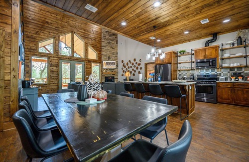 Broken Bow Cabin | Copper Top Ridge- 3 Bed with Hot Tub & Fire Pit