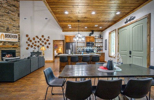 Broken Bow Cabin | Copper Top Ridge- 3 Bed with Hot Tub & Fire Pit