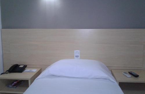 Menino Deus Hotel | CORAL EXPRESS Prox ao Hosp Mae de Deus PUCRS, 5klm de distancia