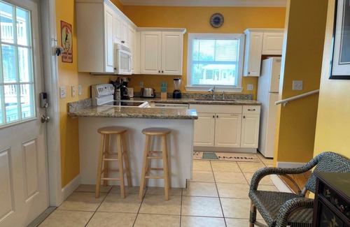Key West Villa | Coral Garden by Avantstay Great Location w/Balcony & Shared Pool