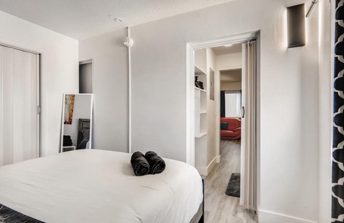 Singer Island Apartment | Coral Sands 1br/1ba Close 2 Beach!