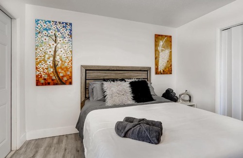Singer Island Apartment | Coral Sands 1br/1ba Close 2 Beach!