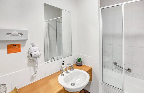 Cairns Central Business District Hotel | Coral Tree Inn