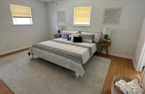 Flour Bluff House | Corpus Christi Beach Horses Airport Access More