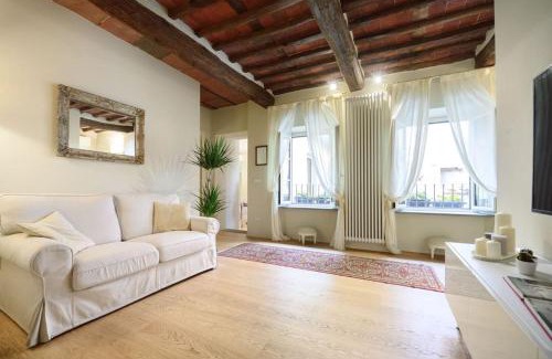 Lucca Historical Center Apartment | Corte Paolina - charming courtyard inside Lucca
