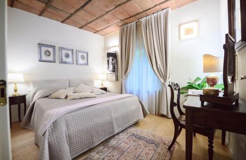 Lucca Historical Center Apartment | Corte Paolina - charming courtyard inside Lucca