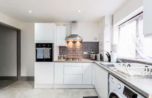 Becontree Apartment | Cosy And Elegant LivingI Sleeps 5 Dagenham I Super Fast WiFi Free parking