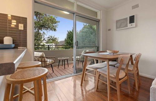 Rose Bay Apartment | Cosy and Quiet Walk to Beach and Harbor