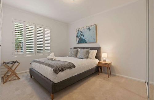 Rose Bay Apartment | Cosy and Quiet Walk to Beach and Harbor