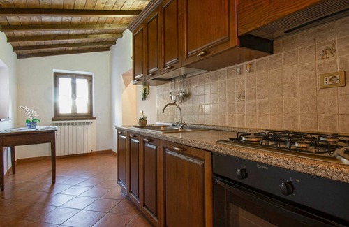 Fabbriche di Vallico Villa | Cosy apartment in villa for 6 people with WIFI, pool, TV, patio and pets allowed