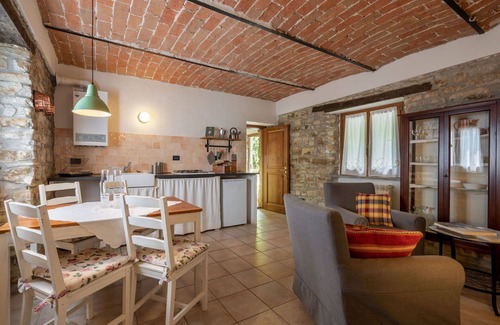 Monastero Bormida Apartment | Cosy apartment for 2 people with WIFI, pool, TV and parking