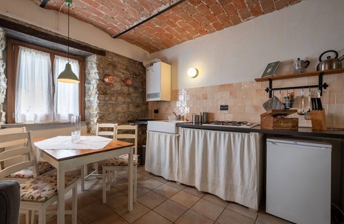 Monastero Bormida Apartment | Cosy apartment for 2 people with WIFI, pool, TV and parking