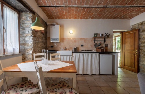 Monastero Bormida Apartment | Cosy apartment for 2 people with WIFI, pool, TV and parking