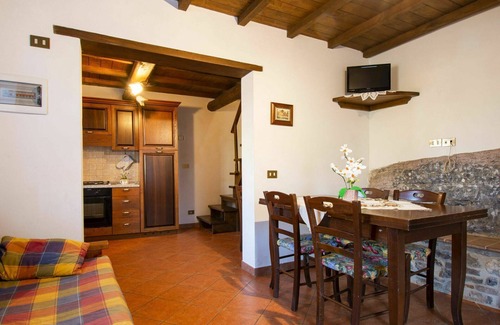 Fabbriche di Vallico Villa | Cosy apartment in villa for 12 guests with private pool, WIFI, TV, patio and pets allowed