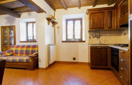 Fabbriche di Vallico Villa | Cosy apartment in villa for 12 guests with private pool, WIFI, TV, patio and pets allowed