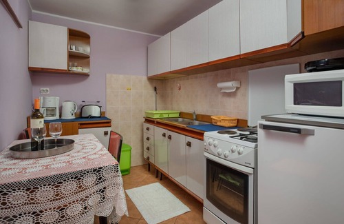 Kastelir Apartment | Cosy apartment for 2 people with WIFI, pool, TV and terrace