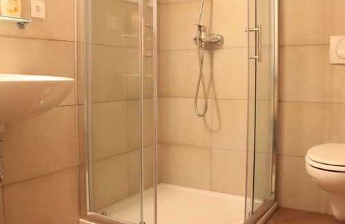 Bohinjska Bistrica Apartment | Cosy apartment for 4 people with WIFI, TV, balcony, pets allowed, panoramic view and parking