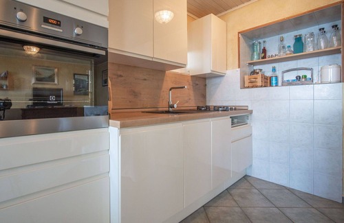 Senj Apartment | Cosy apartment for 4 people with A/C, WIFI, TV, terrace and pets allowed