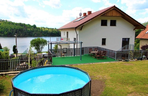 Zupanovice Apartment | Cosy apartment for 5 people with pool, WIFI, TV, patio and pets allowed