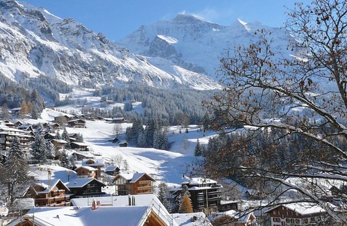 Wengen Apartment | Cosy apartment for 7 people with WIFI, TV and balcony