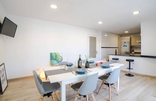 Binissalem Apartment | Cosy apartment for 6 people with WIFI, A/C, TV and patio